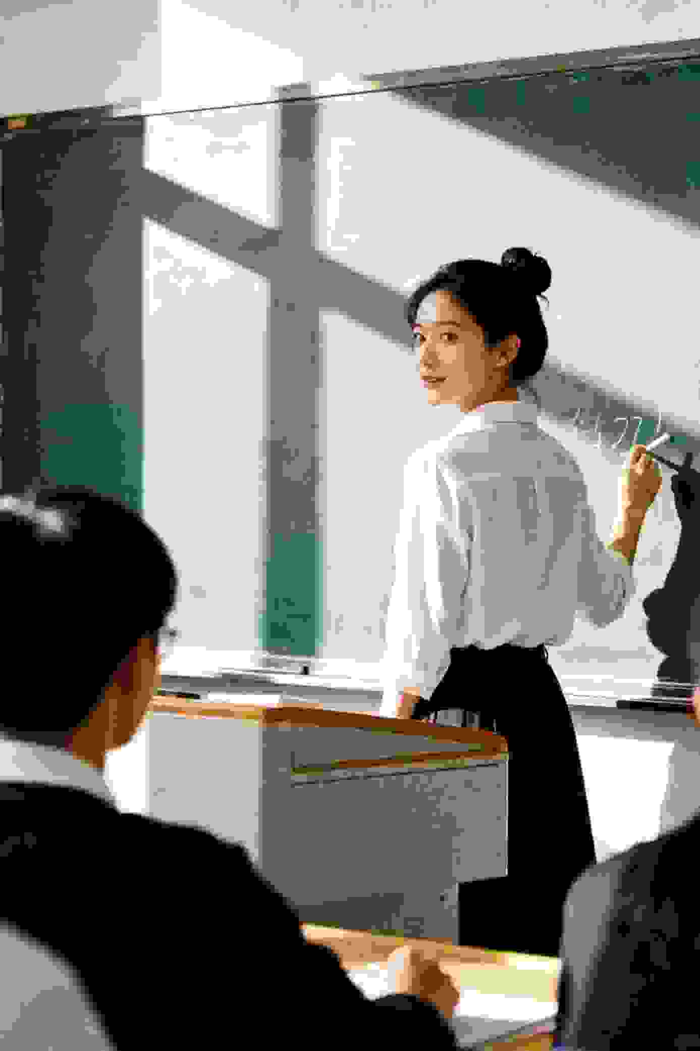 与君初相识